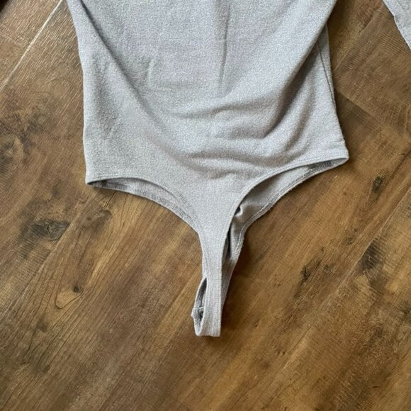 Abercrombie & Fitch Silver Metallic Long Sleeve Deep V Bodysuit Size M - Picture 11 of 11